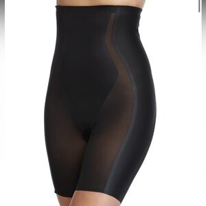 NWT Spanx Haute Contour High-Waisted Mid-Thigh Shorts